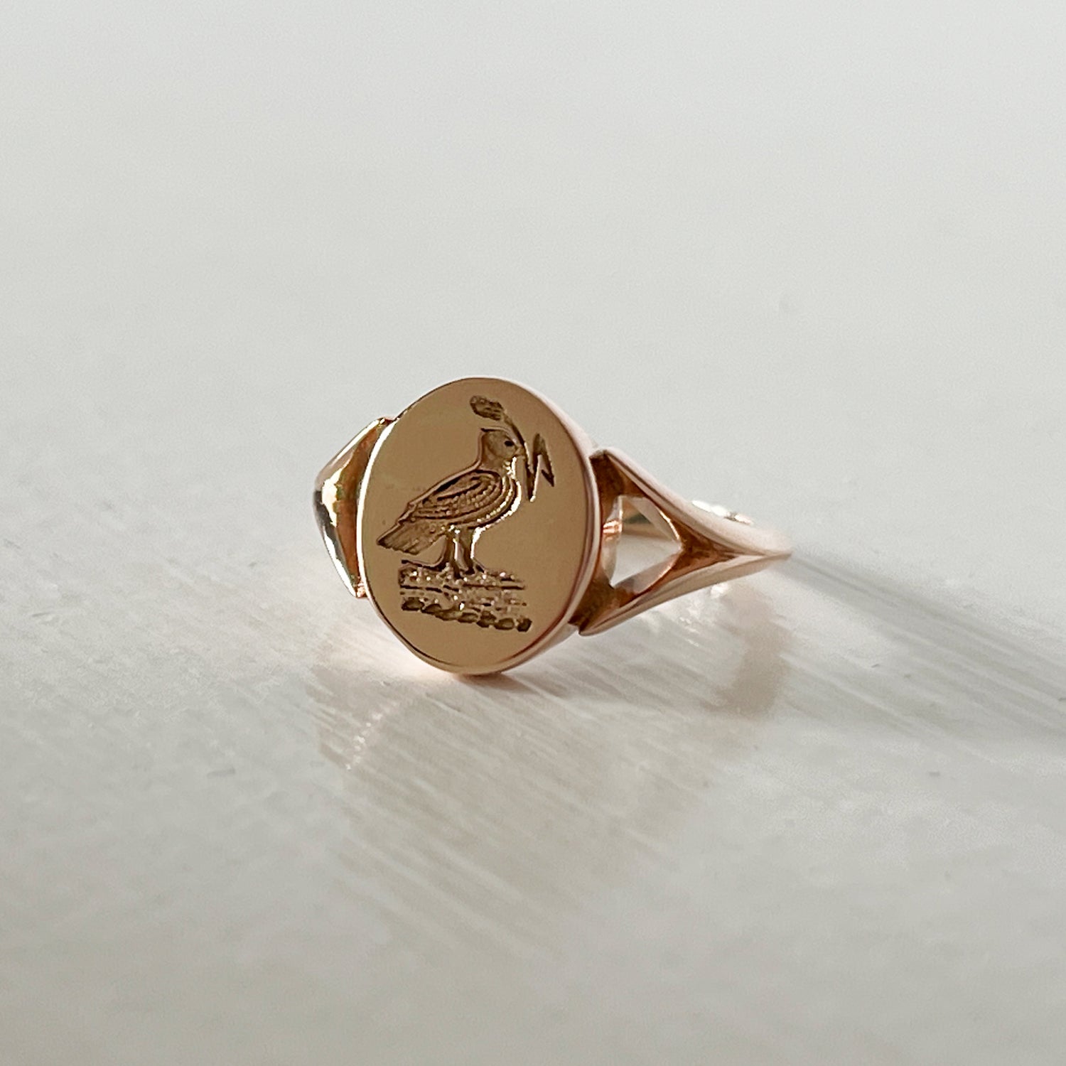 Mei-Li_Rose_bespoke_family crest signet_ring_rose_gold
